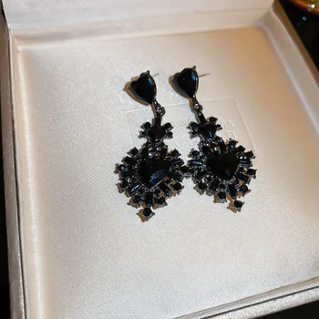  2023 Nauji korėjiečių juodosios meilės aikštės auskarai Mada Elegantiški paprasti metaliniai auskarai Moteriški papuošalai