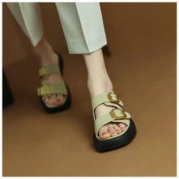  BCEBYL Summer Round Toe Pin Sagtis Metalo apdaila Madingi sandalai Nauji minkšto dugno laisvalaikio plokšti moteriški batai Chaussure Femme