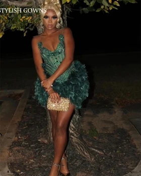  Seksuali žalia trumpa prom suknelė juodaodėms merginoms 2023 Karoliukai Krištolo plunksnos gimtadienio vakarėlio chalatai Mini kokteilinis chalatas Bal Aso Ebi